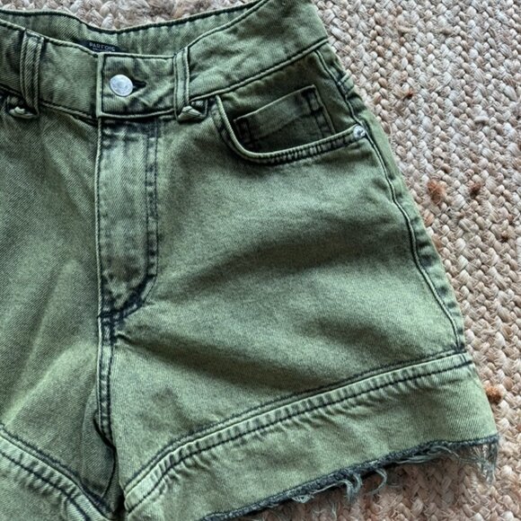 💚 PARFOIS Olive Green Denim Shorts – Size 36 (US 4) - Picture 1 of 7
